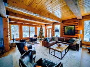 Smart TV, fireplace, books, stereo - Luxurious 5 bedroom Chalet Pet-Friendly pool table, AC,  spa, pool, tennis, lake (Lac-Supérieur)