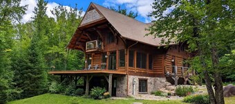 Luxurious 5 bedroom Chalet Pet-Friendly pool table, AC,  spa, pool, tennis, lake