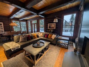 Smart TV, fireplace, books, stereo - Luxury Chalet Boréal with 4 bedrooms, spa, A/C, pool, tennis,lake (Lac-Supérieur)