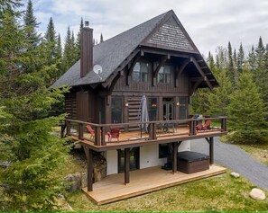 Exterior - Luxury Chalet Boréal with 4 bedrooms, spa, A/C, pool, tennis,lake (Lac-Supérieur)