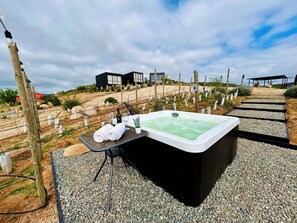 Bañera de hidromasaje al aire libre
