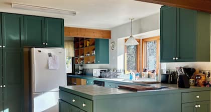 Charming 4-bedroom farmhouse in beautiful Whitefish perfect for relaxing