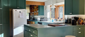 Charming 4-bedroom farmhouse in beautiful Whitefish perfect for relaxing