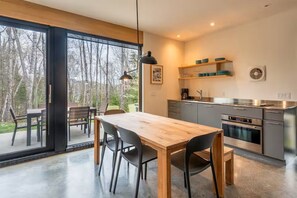 Fridge, microwave, oven, stovetop - Spacious SpaHaus with 3 bedrooms with hot tub Resort access, pool, tennis, lake (Lac-Supérieur)