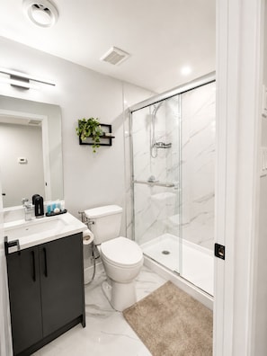 Shower, hair dryer, bidet, towels - Private 1BR Near WEM | Self Check-In + Parking (Edmonton)