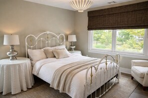 Room - Luxury 4BR Home in Millburn NJ - Sleeps 10 - Near NYC - Parking & Modern Comfort (Millburn)