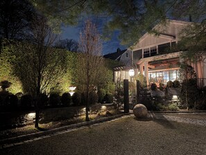 Exterior - Luxury 4BR Home in Millburn NJ - Sleeps 10 - Near NYC - Parking & Modern Comfort (Millburn)