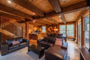 Interior - Cozy Pet-friendly 4 bedrooms cottage with spa, pool, tennis lake (Lac-Supérieur)