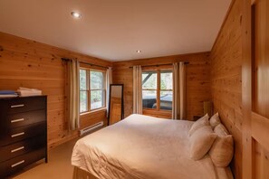 4 bedrooms, iron/ironing board, free WiFi, bed sheets - Cozy Pet-friendly 4 bedrooms cottage with spa, pool, tennis lake (Lac-Supérieur)