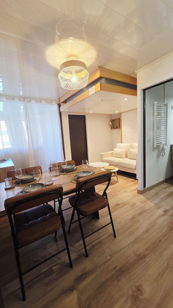 Dining - Vrbo Property (Le Barcarès)