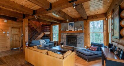 Cozy Family Log cabin 4 bedroom , spa, pool, lake, tennis, Pet-Friendly!