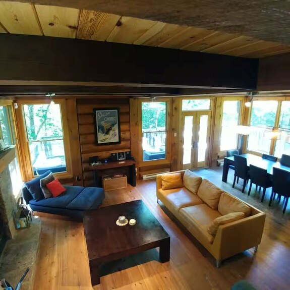 Cozy Family Log Cabin 4 Bedroom , Spa, Pool, Lake, Tennis, Pet-friendly! - Québec