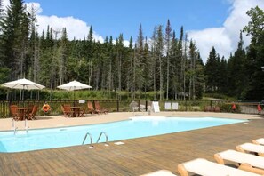 Pool - Côte-Nord Tremblant Chalet Kellie AC, pool, lake (Lac-Supérieur)