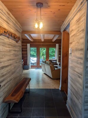 Interior - Côte-Nord Tremblant Chalet Kellie AC, pool, lake (Lac-Supérieur)