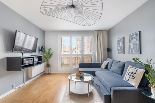 Parking privé, Bureau avec écran, Proche Paris & La Défense | 74m2