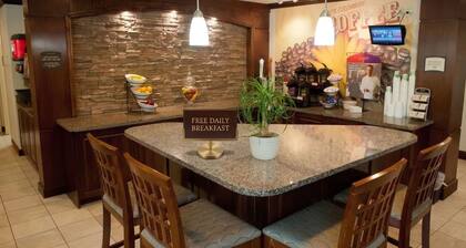 King Studio Suite w/ Kitchenette in Poconos