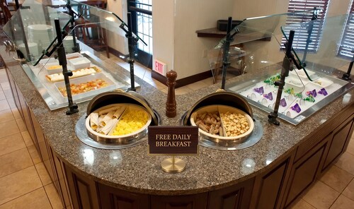 Poconos Studio Suite w/ Kitchenette | Free Breakfast