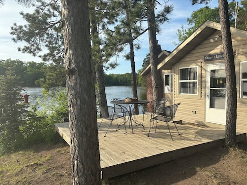 Cabin on Rice Lake access to Mississippi River 1 bedroom/1 bath sleeps 4