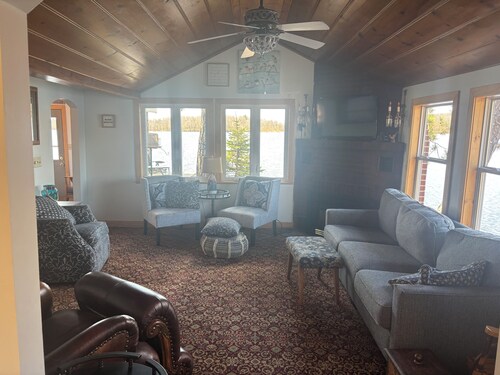 Cabin on Rice Lake access to Mississippi River 1 bedroom/1 bath sleeps 4