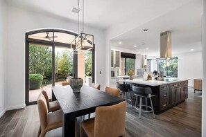 Dining - Chapel Showstopper! Walk to trails, Private yard (Sedona)