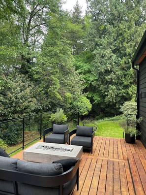 Terrace/patio - West Vancouver Ambelside Mid-Century Home (West Vancouver)