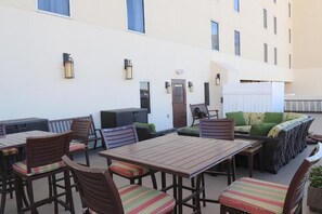 Outdoor dining - 2-bdrm, 2 full bath, kitchen, ocean view unit w/balcony - steps from the beach. (Virginia Beach)