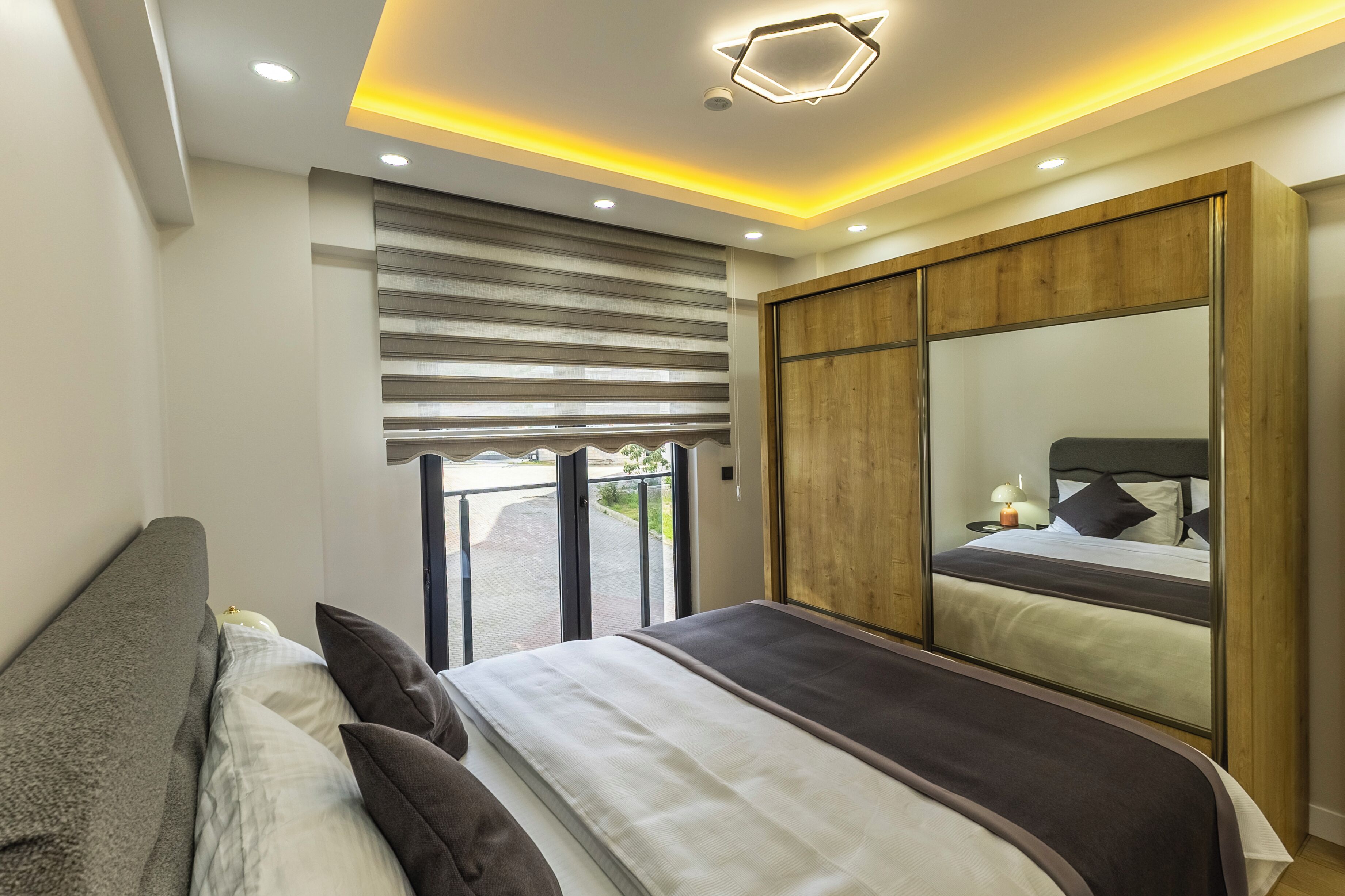 Apartamento conforto, sacada | Cortinas blackout, ferros/tábuas de passar roupa, Wi-Fi de cortesia