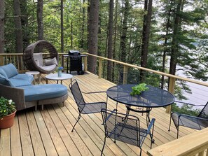 Outdoor dining - Sunset View Pemaquid Lake Cottage in the Heart of the Midcoast Region (Nobleboro)