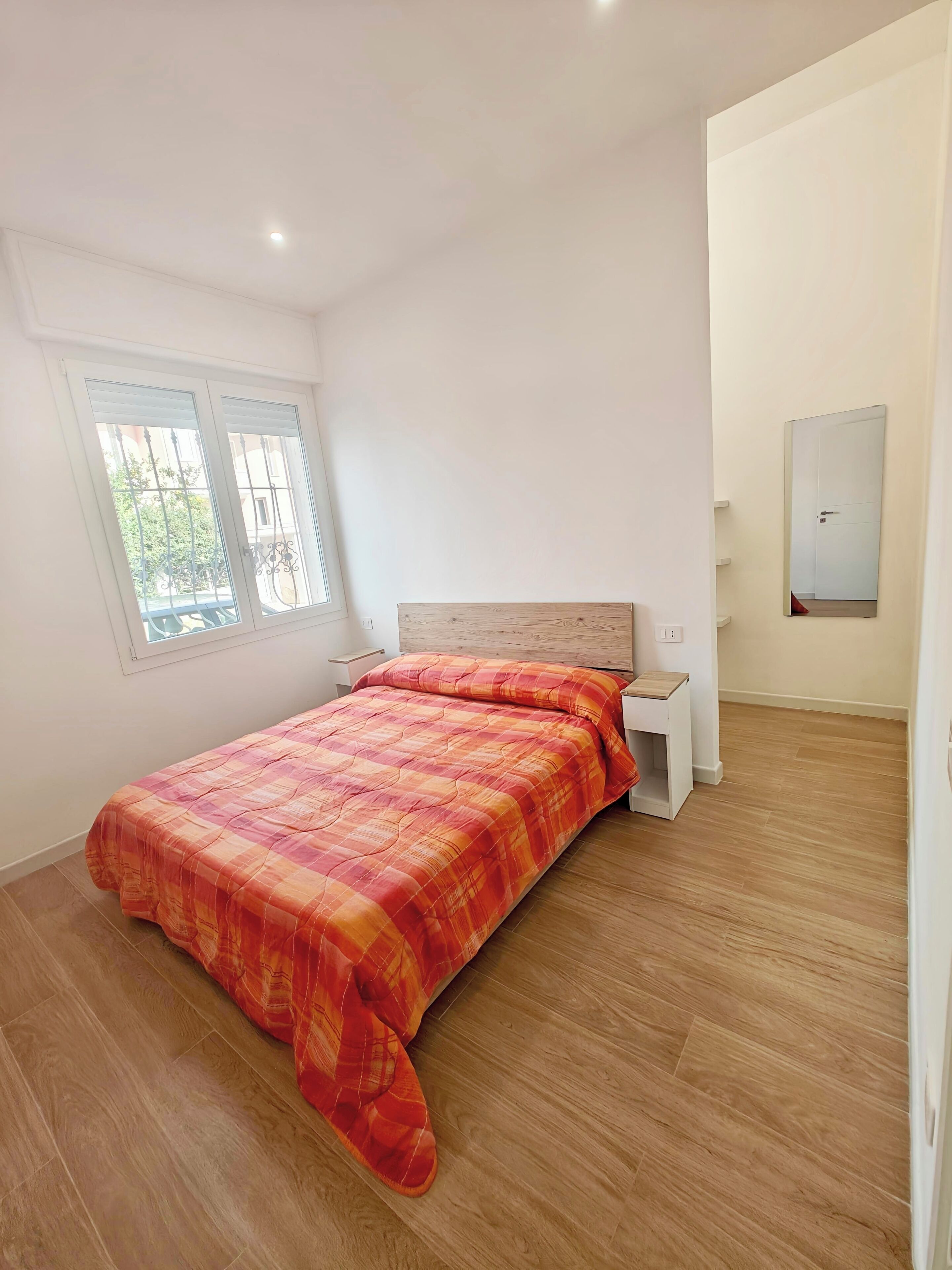 2 chambres, bureau, fer et planche à repasser, draps fournis