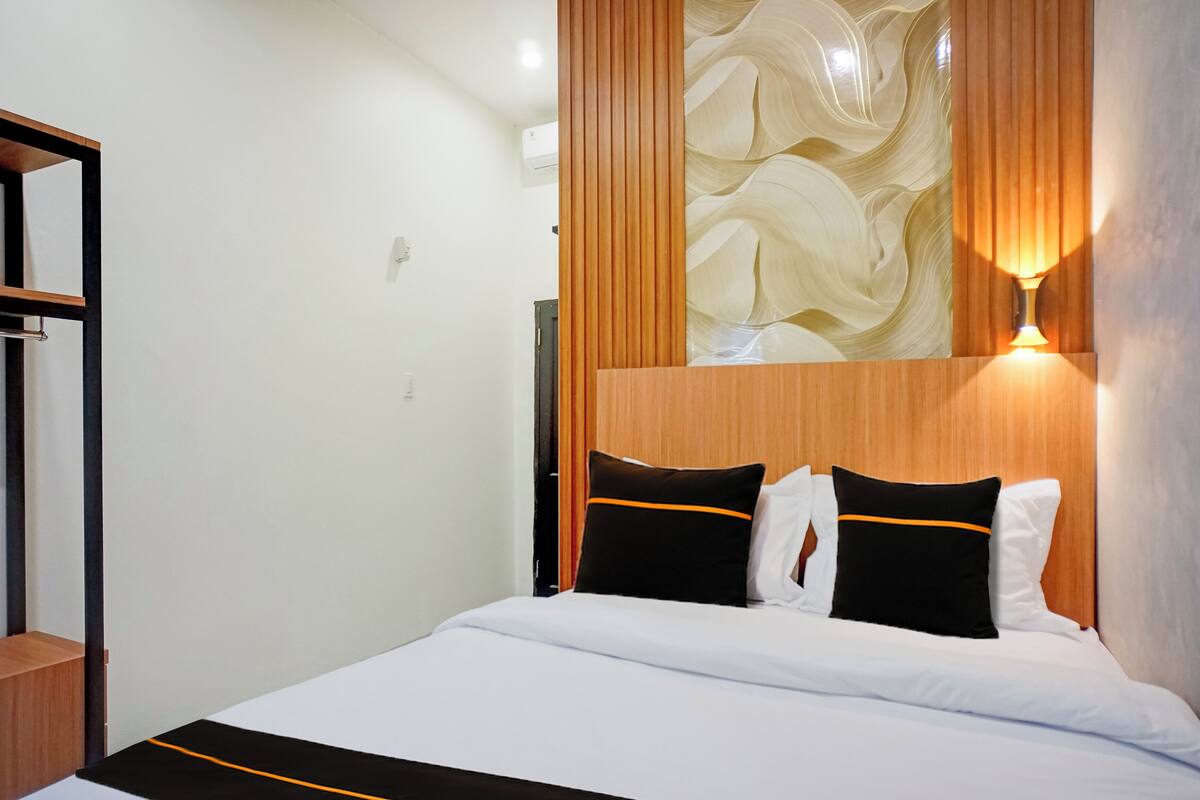 Standard Double Room | Free WiFi, bed sheets