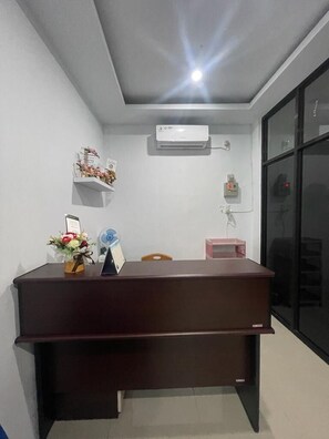 Reception - Hotel O near Universitas Sumatera Utara  (Medan)