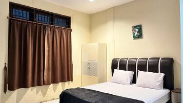 Deluxe Double Room | Free WiFi, bed sheets