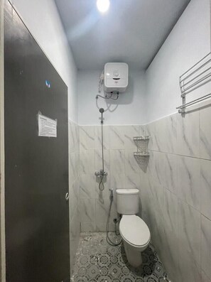 Standard Double Room | Bathroom