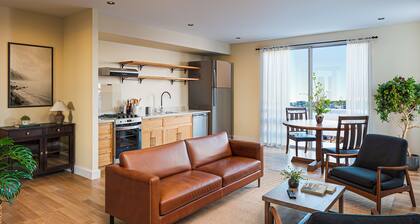 NEW WATERFRONT SUITES WITH PANORAMIC HARBOR VIEWS & BALCONY Boothbay Harbor
