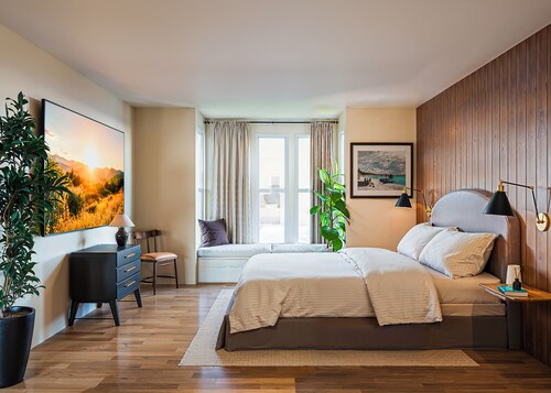 NEW MODERN SUITES WITH PANORAMIC OCEAN VIEWS & PRIVATE BALCONY Boothbay Harbor