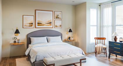 NEW WATERFRONT SUITES WITH PANORAMIC HARBOR VIEWS & BALCONY Boothbay Harbor