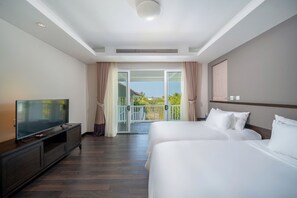 Villa, 4 habitaciones, piscina privada, vistas a la playa | Caja fuerte, escritorio, espacio para trabajar con un portátil