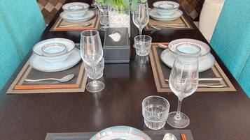 Villa, 4 Bedrooms, Beach View | Dining