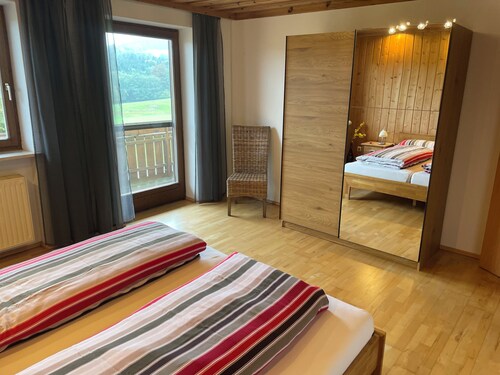 Ruhige Wohnung im Grünen mit Balkon