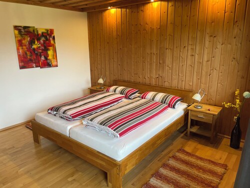 Ruhige Wohnung im Grünen mit Balkon