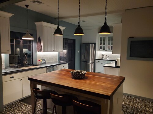Welcoming 2-bedroom house with AC in charming San Simon
