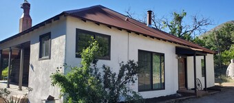 Welcoming 2-bedroom house with AC in charming San Simon