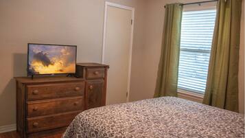 2 bedrooms, iron/ironing board, Internet, bed sheets