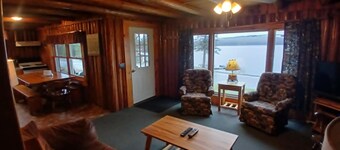 Lakeview 2 âą First Lake Access âą 3 Bedrooms âą Sleeps 9 âą Dock Space + Snowmobile Trail