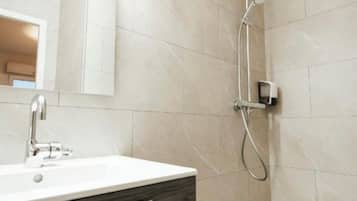 Double Room, Partial Lake View | Bathroom | Hair dryer, towels, soap, shampoo