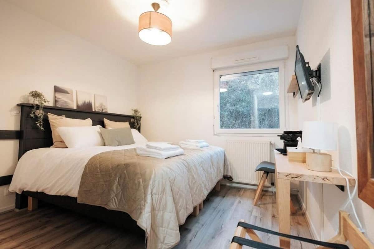 Double Room, Partial Lake View | Desk, laptop workspace, free WiFi