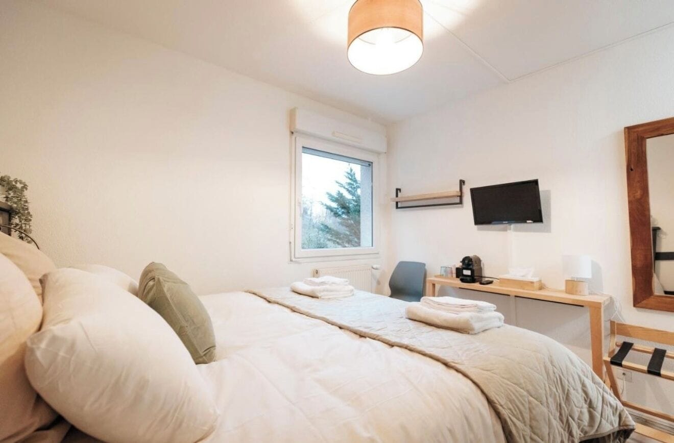 Doppelzimmer, Bergblick | Schreibtisch, laptopgeeigneter Arbeitsplatz, kostenloses WLAN