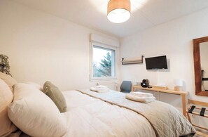 Double Room, Partial Lake View | Desk, laptop workspace, free WiFi - Les Loges Du Leman (Crozet)