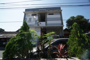 Exterior - Hotel O Singgah Sini Homestay Syariah (Malang)