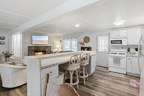 Private kitchen - Lake Ozark Getaway With Fire Pit & Flat Lot (Lake Ozark)